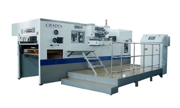 Machine à découper et rainer automatique