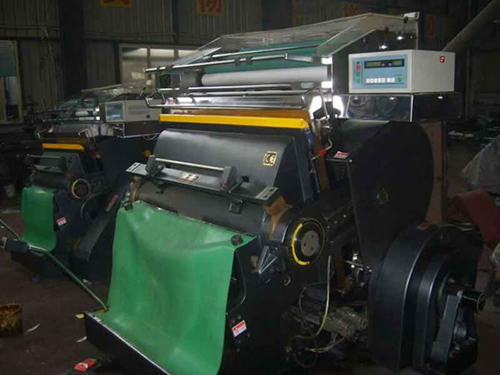 Machine de découpe et de dorure