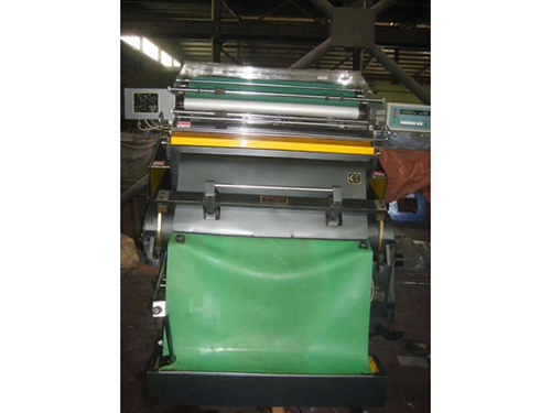 Machine de découpe et de dorure