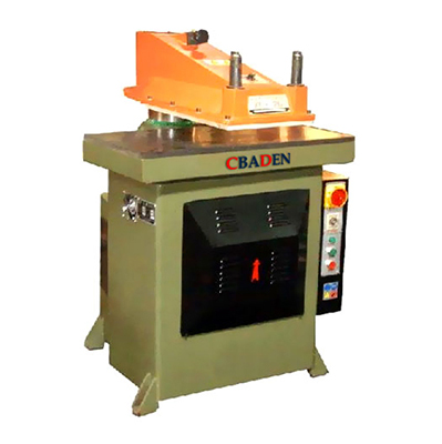 Presse à découper à bras hydraulique pivotant