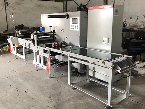 Machine de découpe et de refente rotative automatique